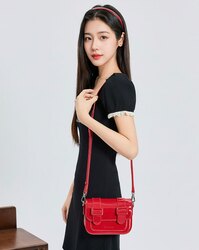 Улаан лакан гар цүнх