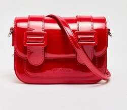 Улаан лакан гар цүнх