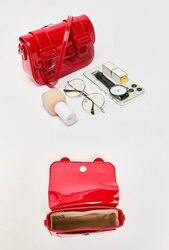 Улаан лакан гар цүнх