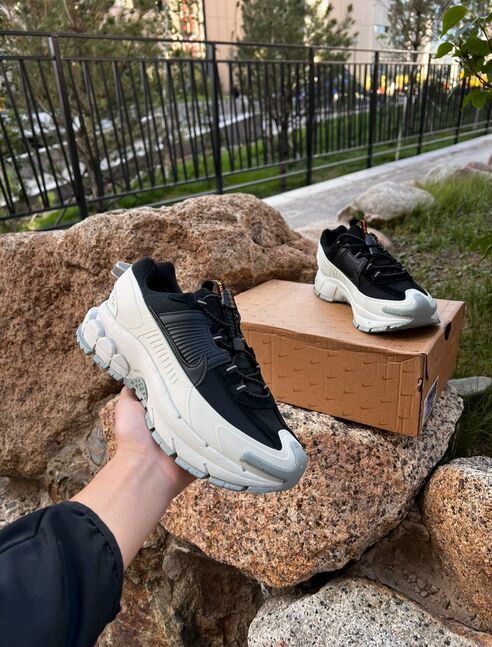 Nike air zoom vomero 5 roam