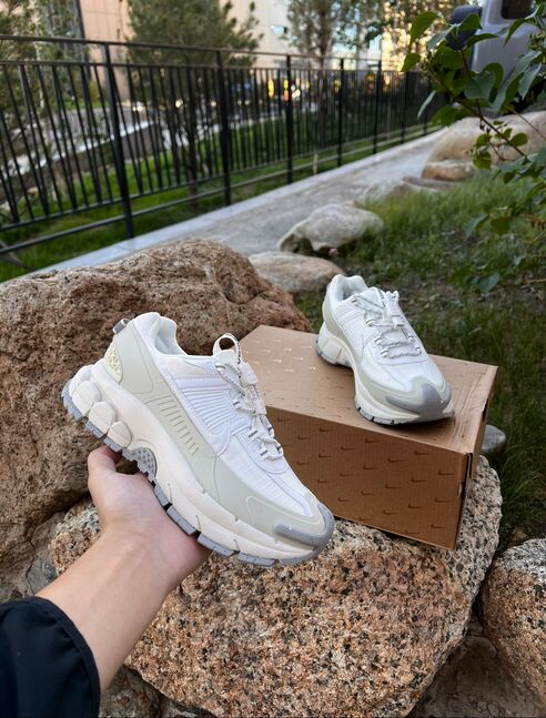 Nike air zoom vomero 5 roam