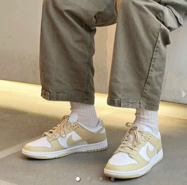 Nike dunk low team gold
