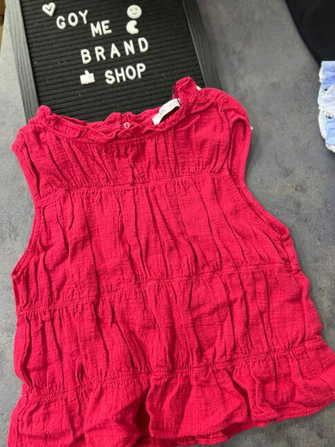 Zara top size: 11-12
