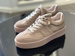 Dirty pink 