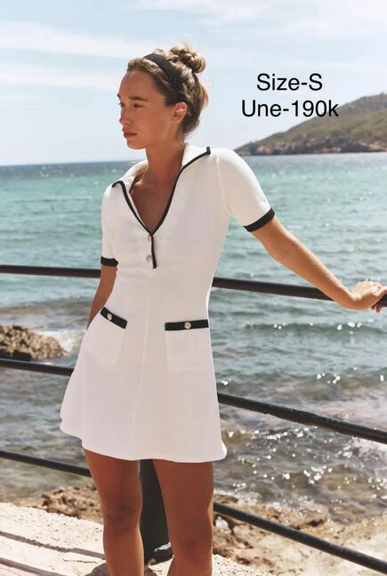 Ribbed dress with metal buttons 