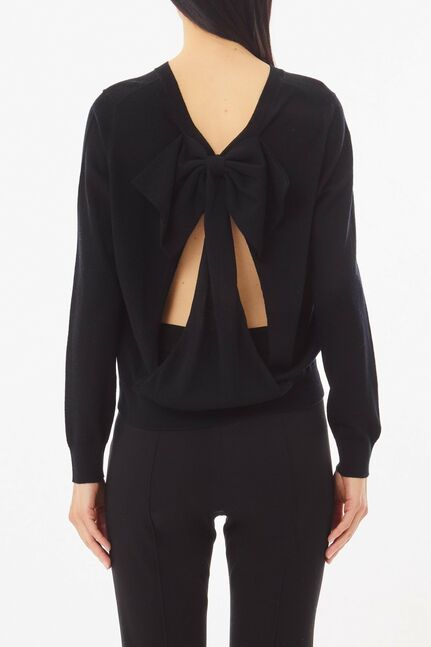 woman  jersey -or pullover-