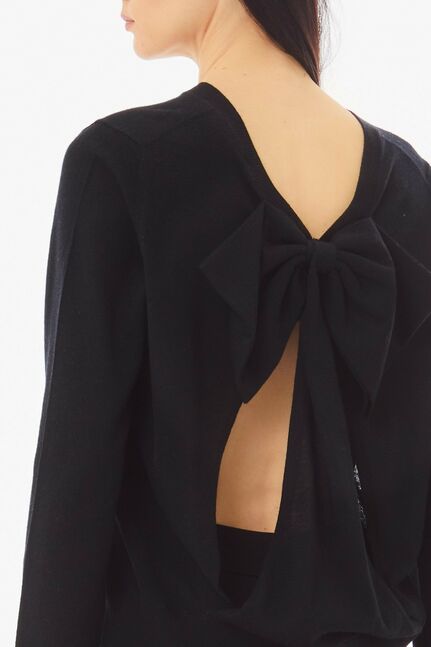 woman  jersey -or pullover-