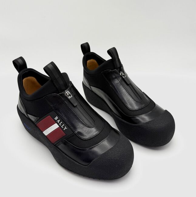Эрэгтэй арьсан bally