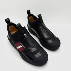 Эрэгтэй арьсан bally