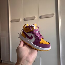 Jordan 1 mid 