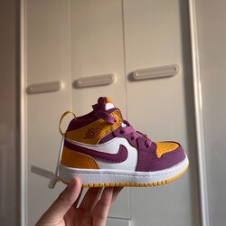 Jordan 1 mid 