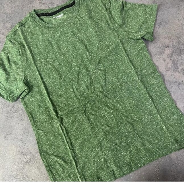 Oldnavy t-shirt size: 10-12 nas