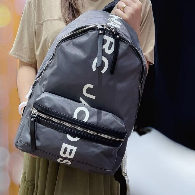 Marc jacobs том үүргэвч