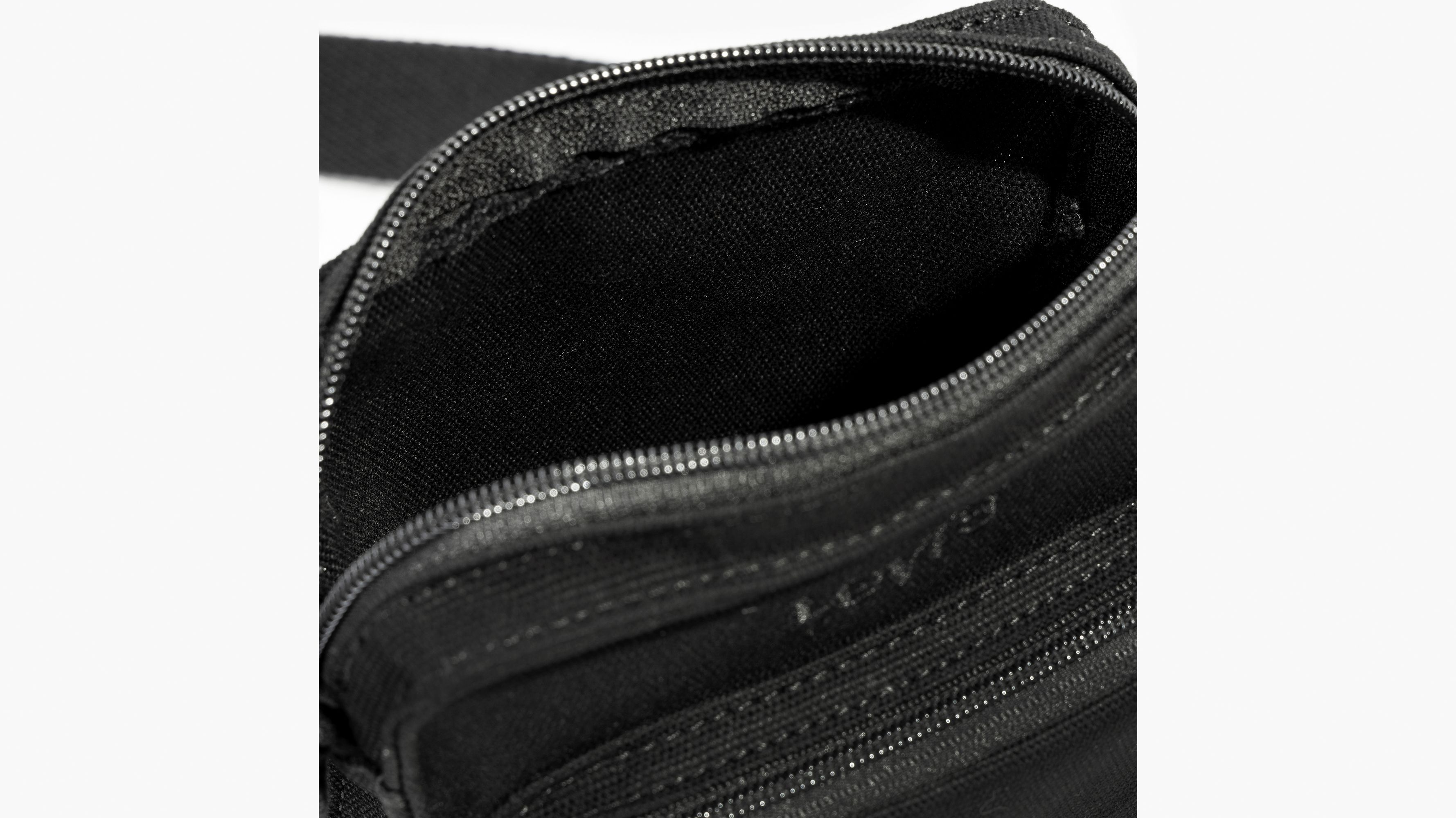 SMALL NS ZIP CROSSBODY CAVIAR
