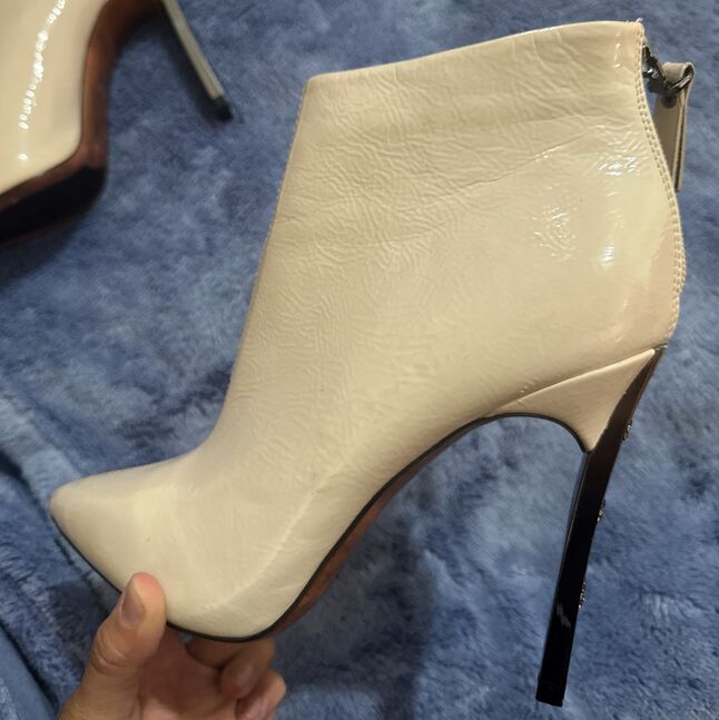 Цагаан түрийт зарна