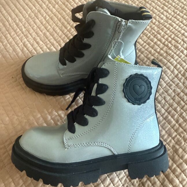 Хүүхдийн гутал