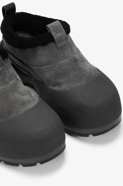 Raven Arctic Grip Slip-on Black