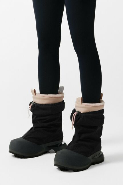 Raven-Arctic Grip Boot Mid-Black Pink