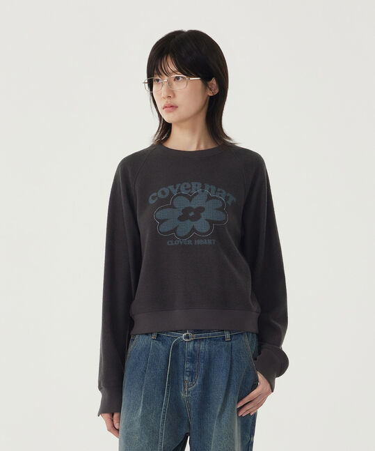 Woman Clover Graphic Sweatshirt