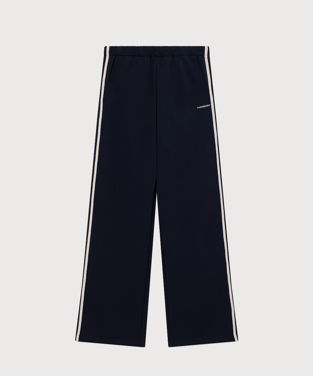 Woman Taping Straight Sweat Pants