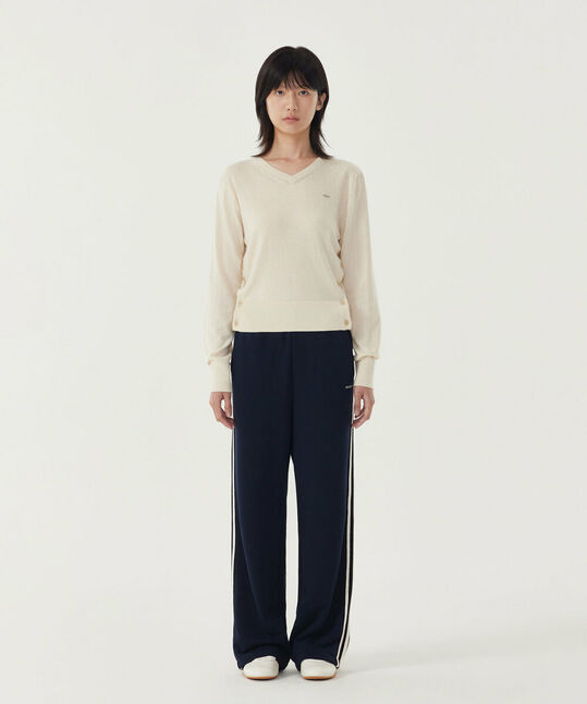 Woman Taping Straight Sweat Pants