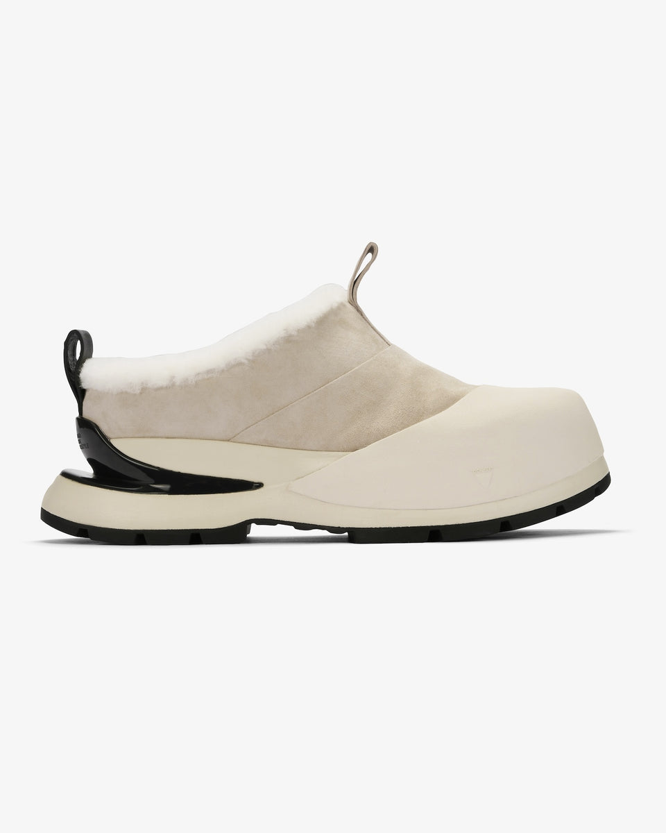Raven Arctic Grip Slip-on Cream