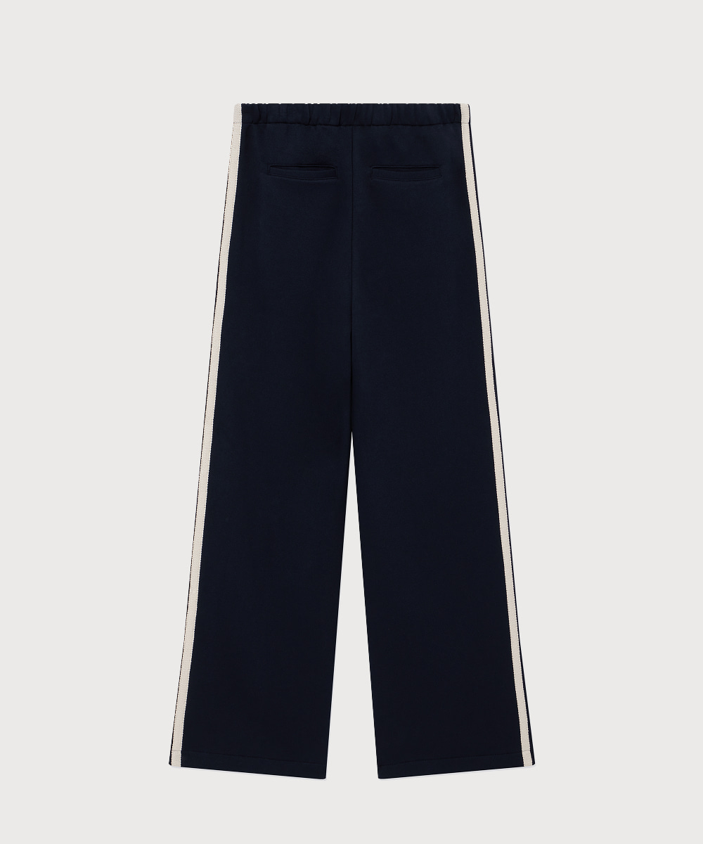 Woman Taping Straight Sweat Pants