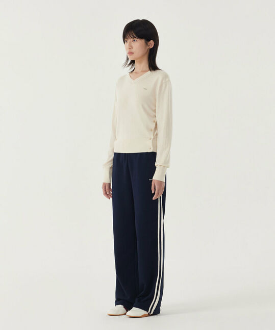 Woman Taping Straight Sweat Pants
