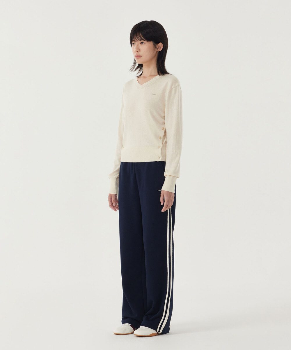 Woman Taping Straight Sweat Pants