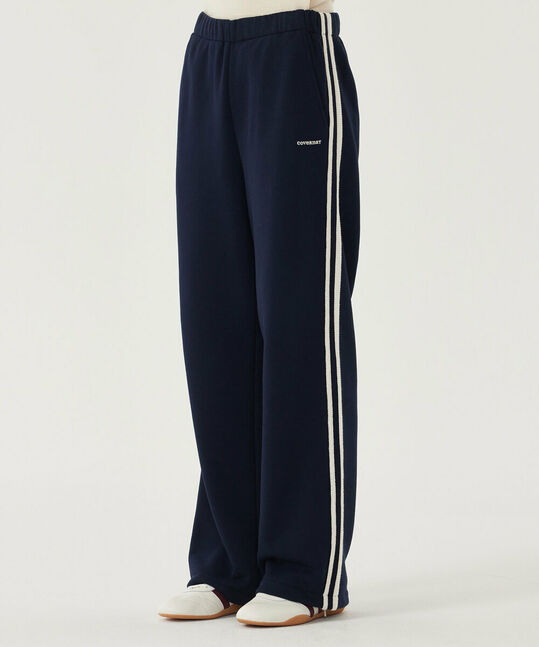 Woman Taping Straight Sweat Pants