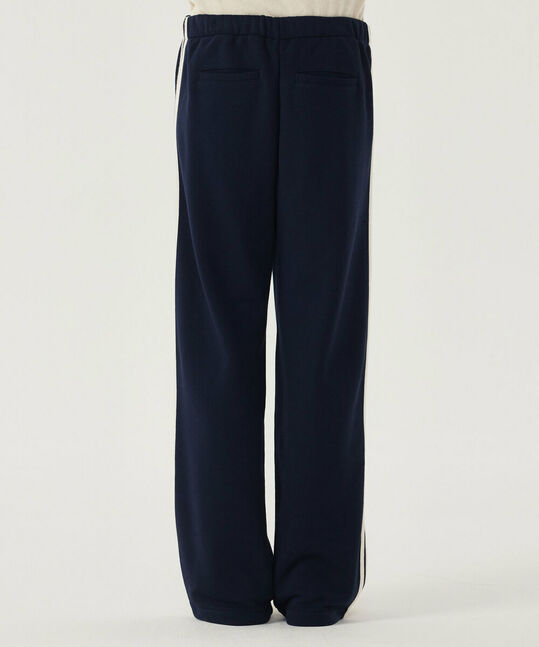 Woman Taping Straight Sweat Pants