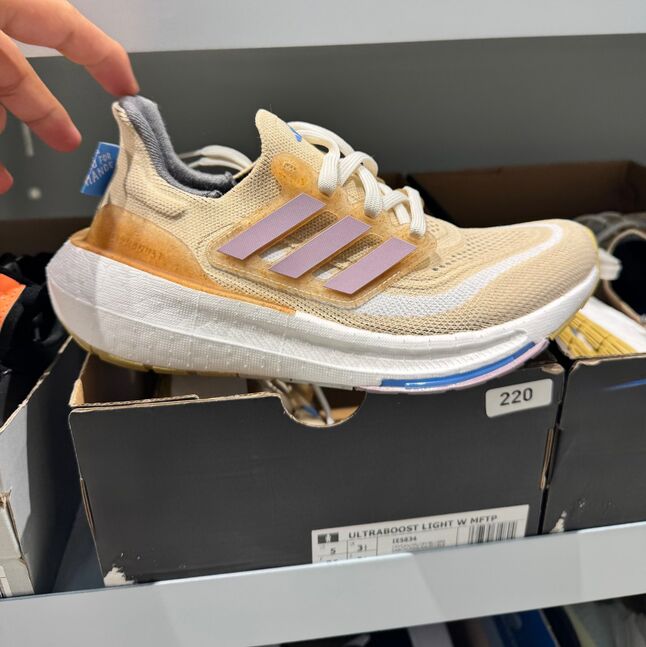 Adidas ultraboost light,