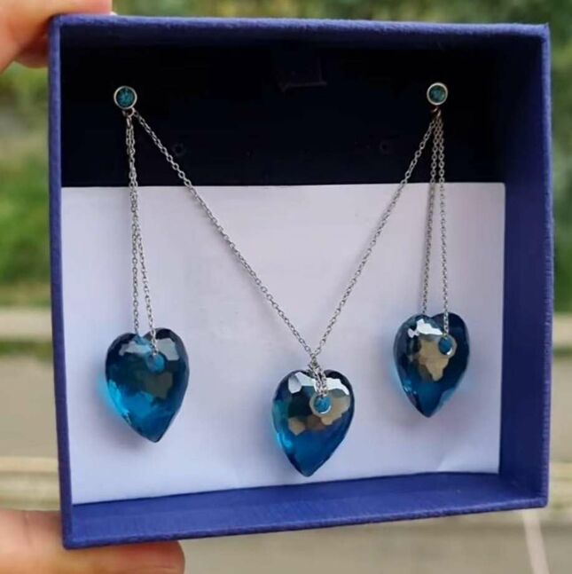 Swarovski hoslol