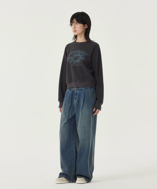 Woman Clover Graphic Sweatshirt