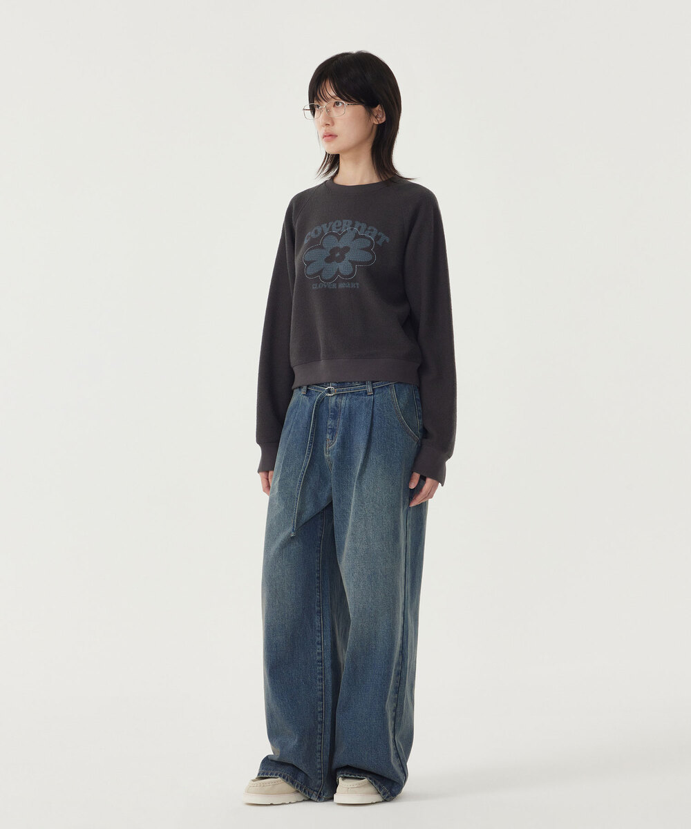 Woman Clover Graphic Sweatshirt