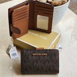 Michael kors wallet 