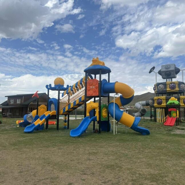 Гадна талбайн хүүхдийн тоглоом