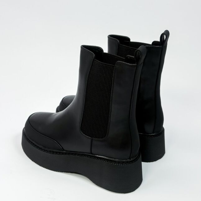 Өвлийн эмэгтэй богино