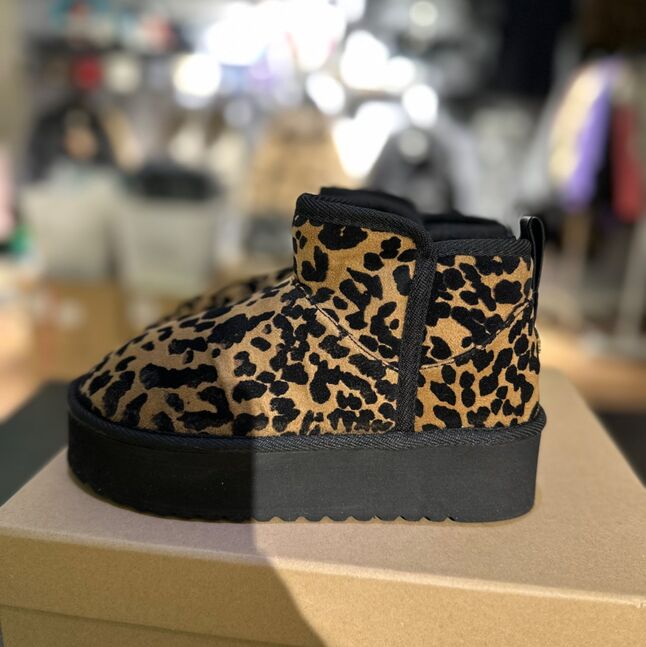 River island бойтгон гутал