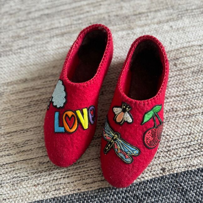 Бараг өмсөөгүй 