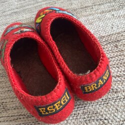 Бараг өмсөөгүй 