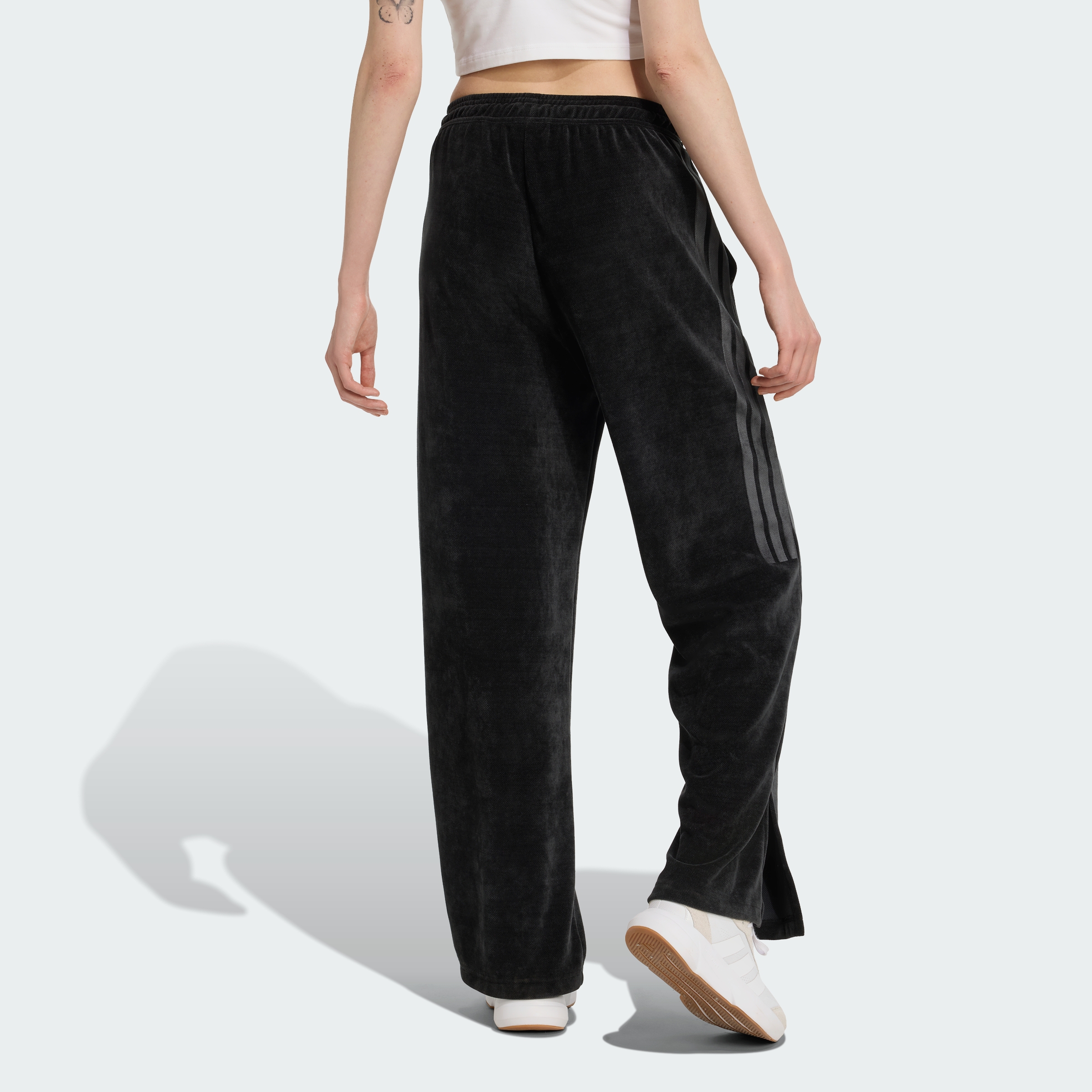 W TIRO Q4 PT BLACK