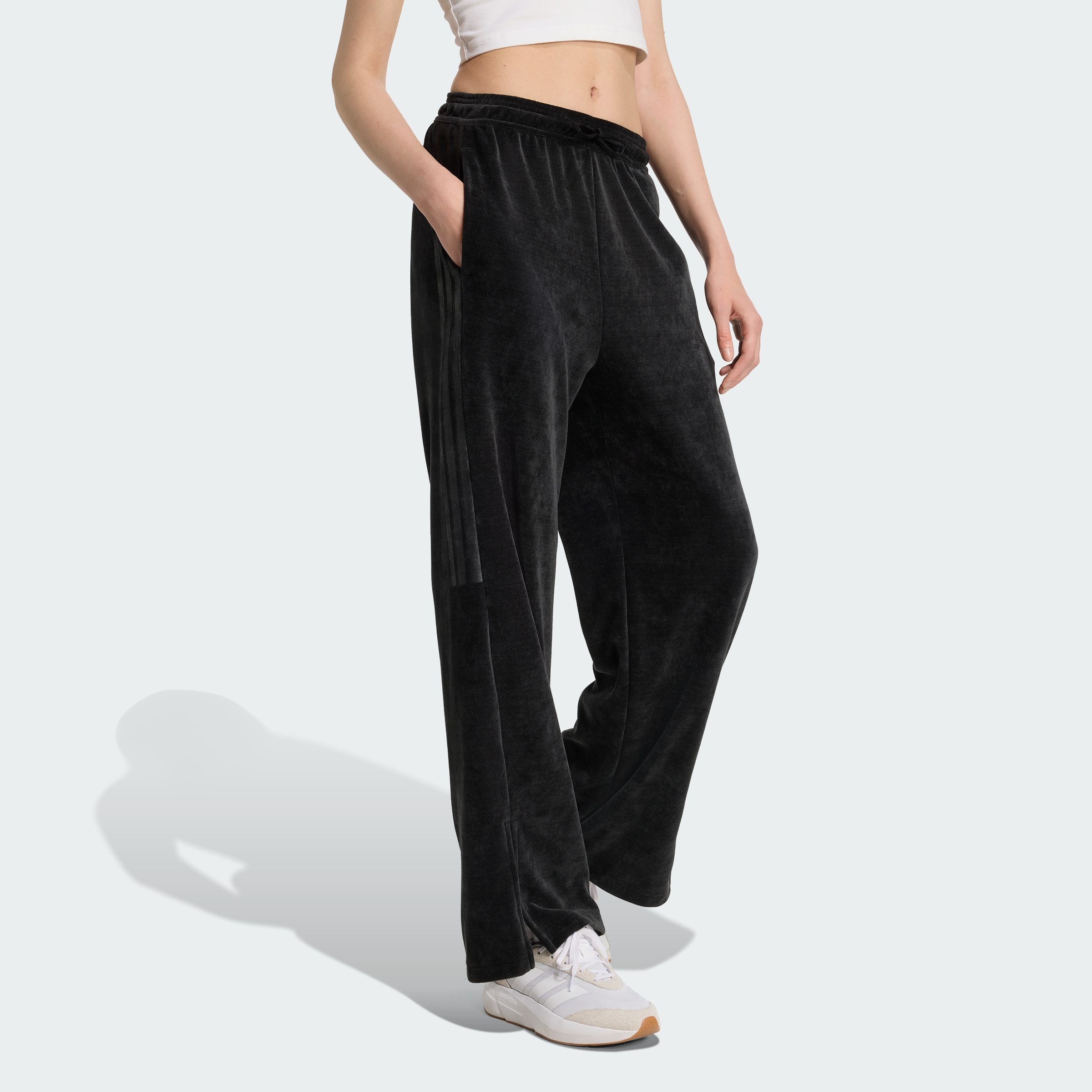 W TIRO Q4 PT BLACK