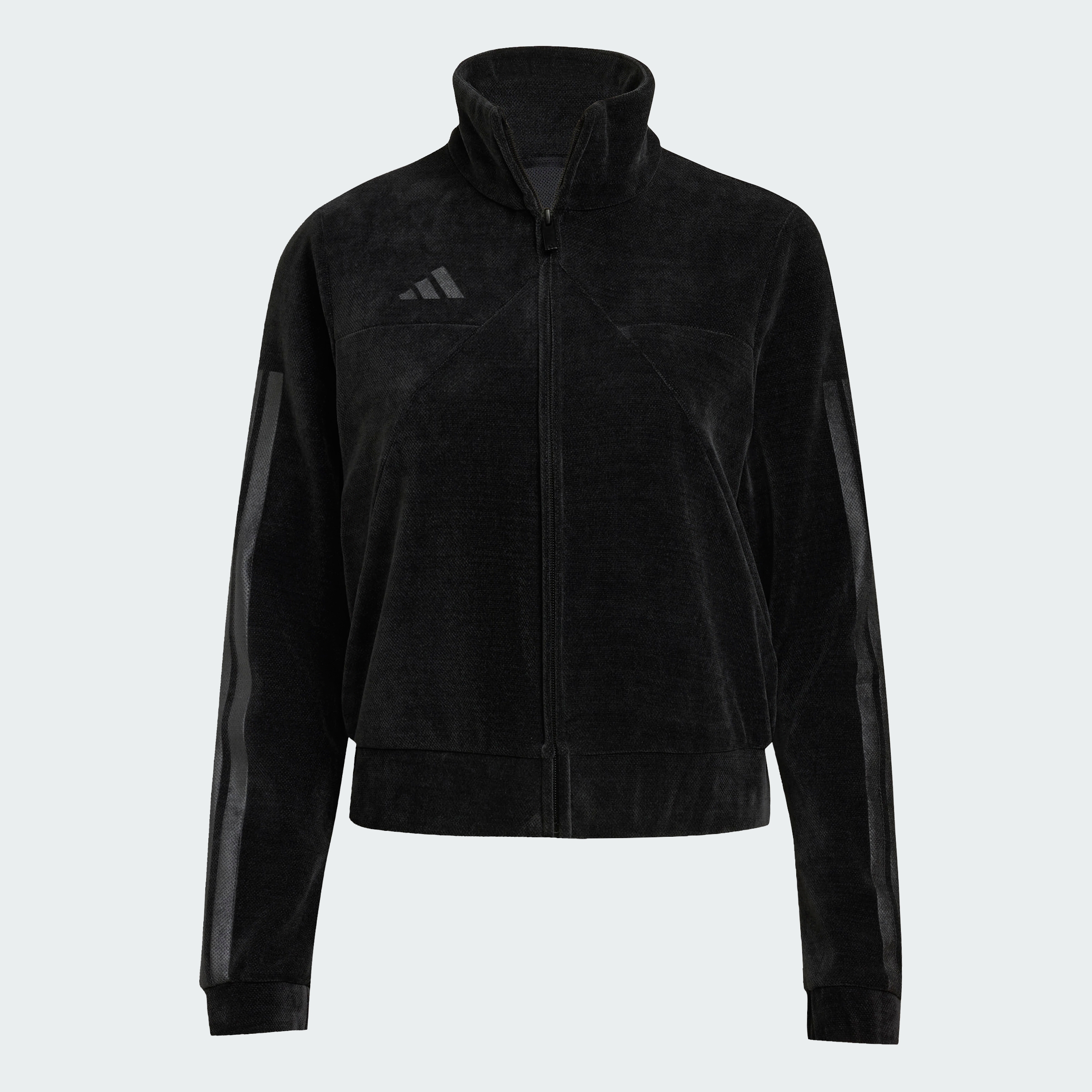 W TIRO Q4 TT BLACK
