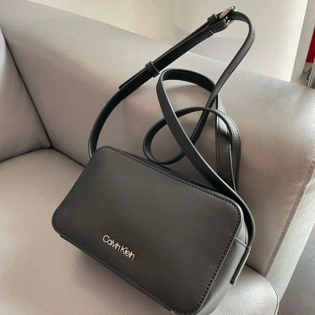 Calvin klein size medium цүнх