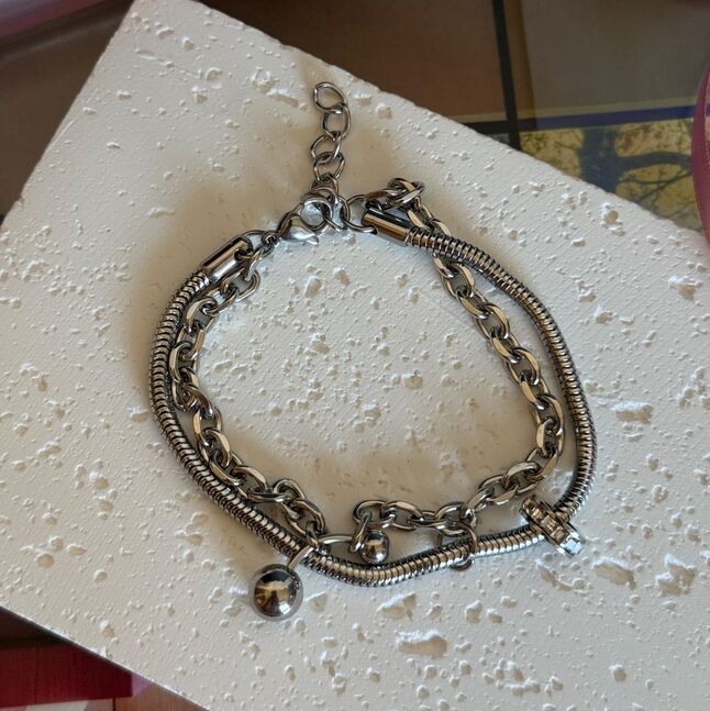 Титан ган бугуйвч