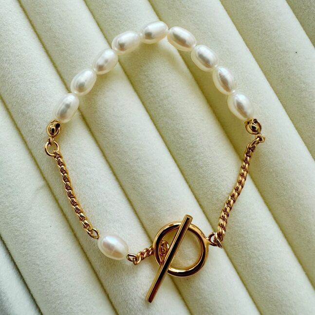 Сувдтай мөнгөн бугуйвч