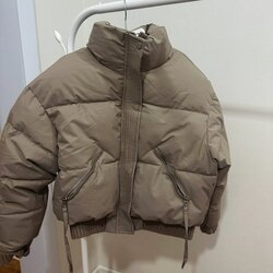 Загварлаг хөнгөн куртик