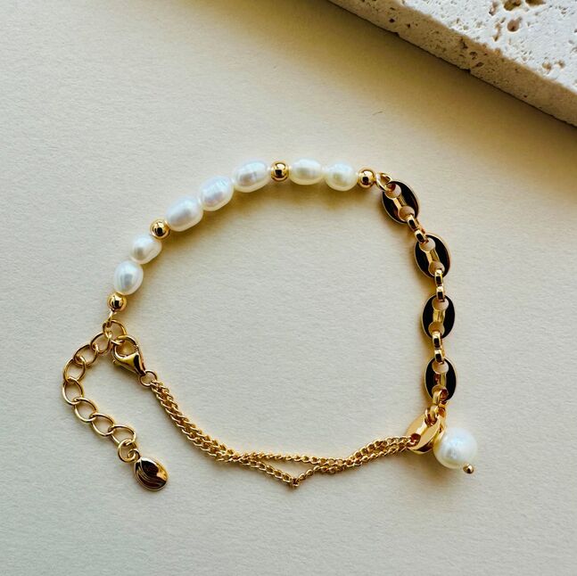 Сувдтай мөнгөн бугуйвч