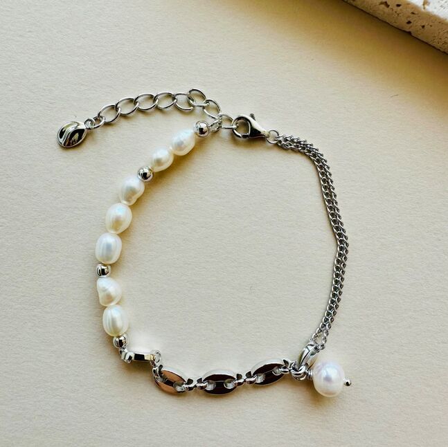 Мөнгөн бугуйвч сувдтай